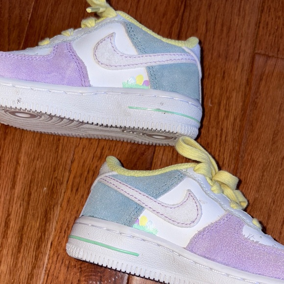 Easter Pastel Nike Toddler Shoes l - Picture 2 of 6